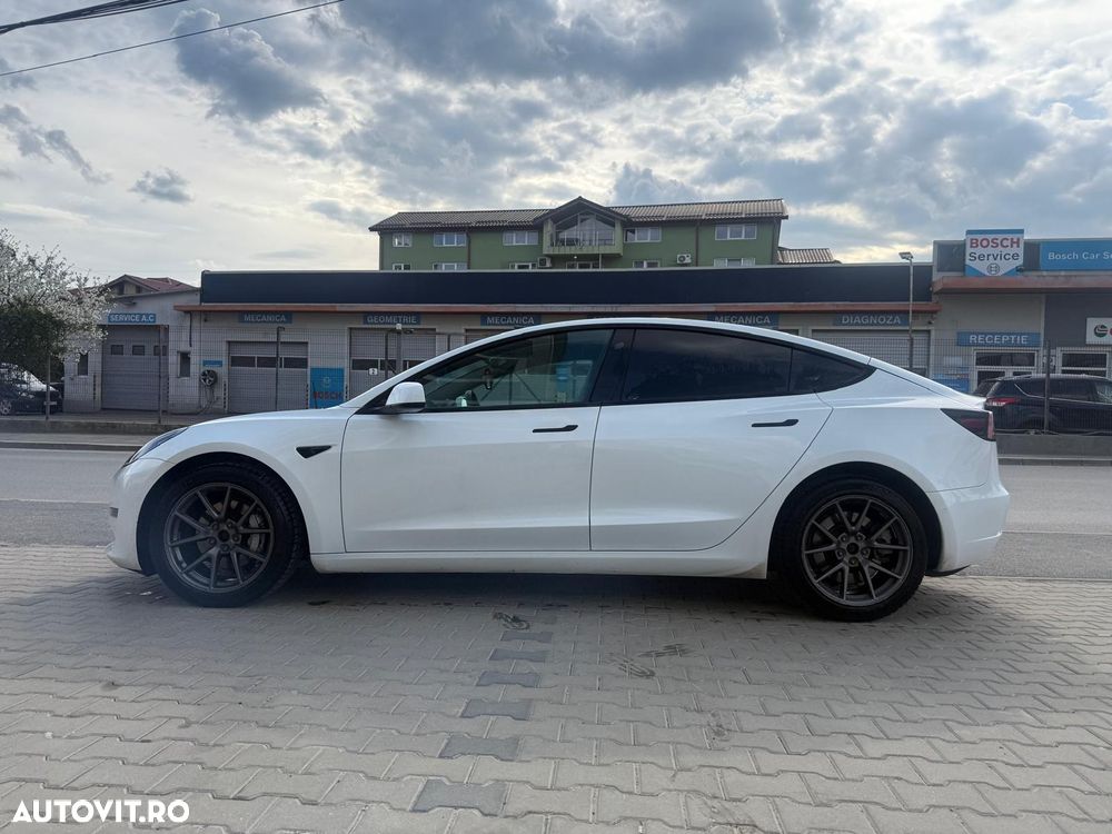 Tesla Model 3 - 1