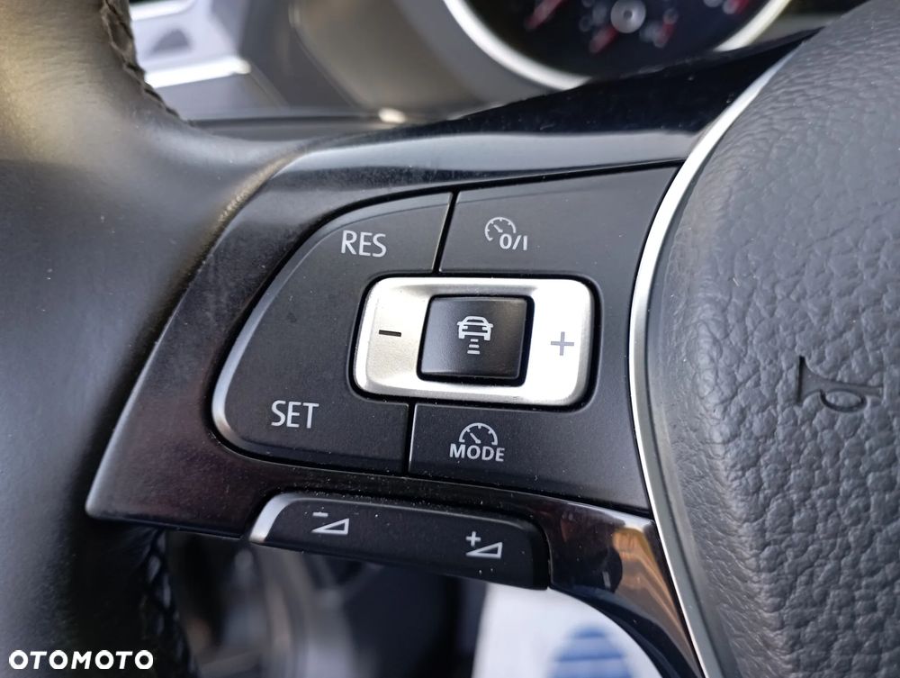 Volkswagen Tiguan - 24