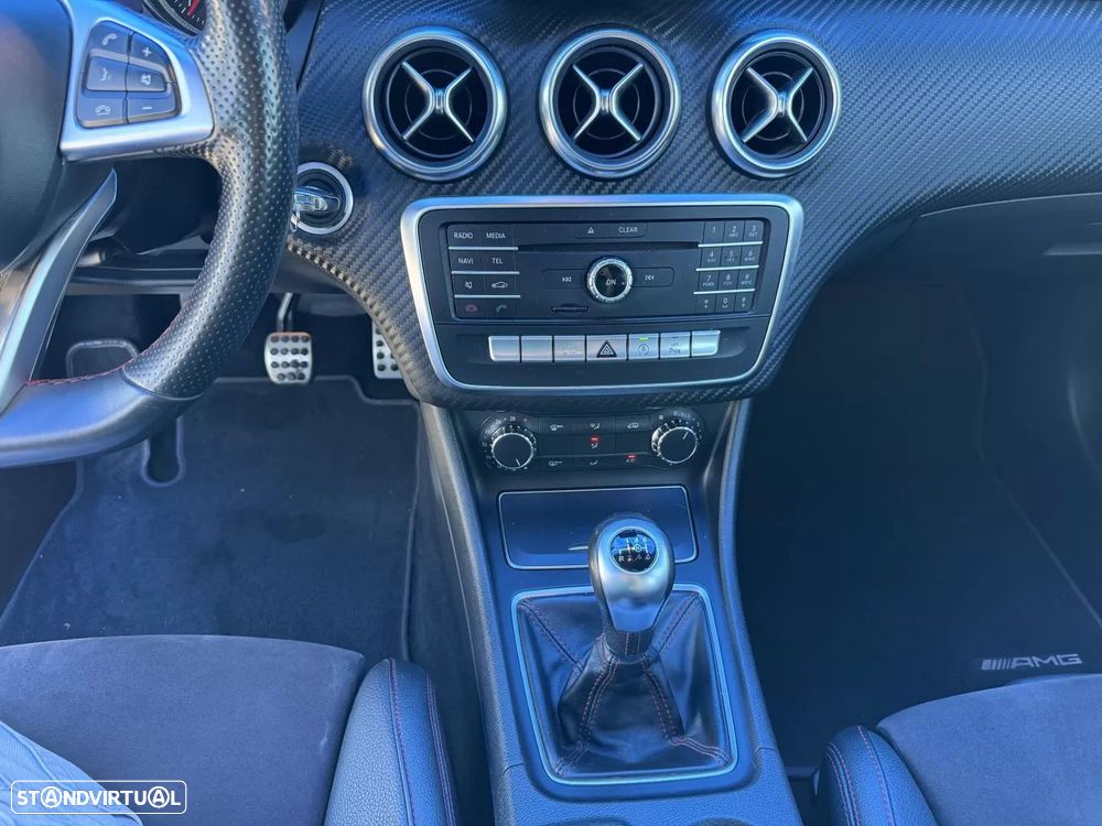 Mercedes-Benz A 180 d AMG Line - 25