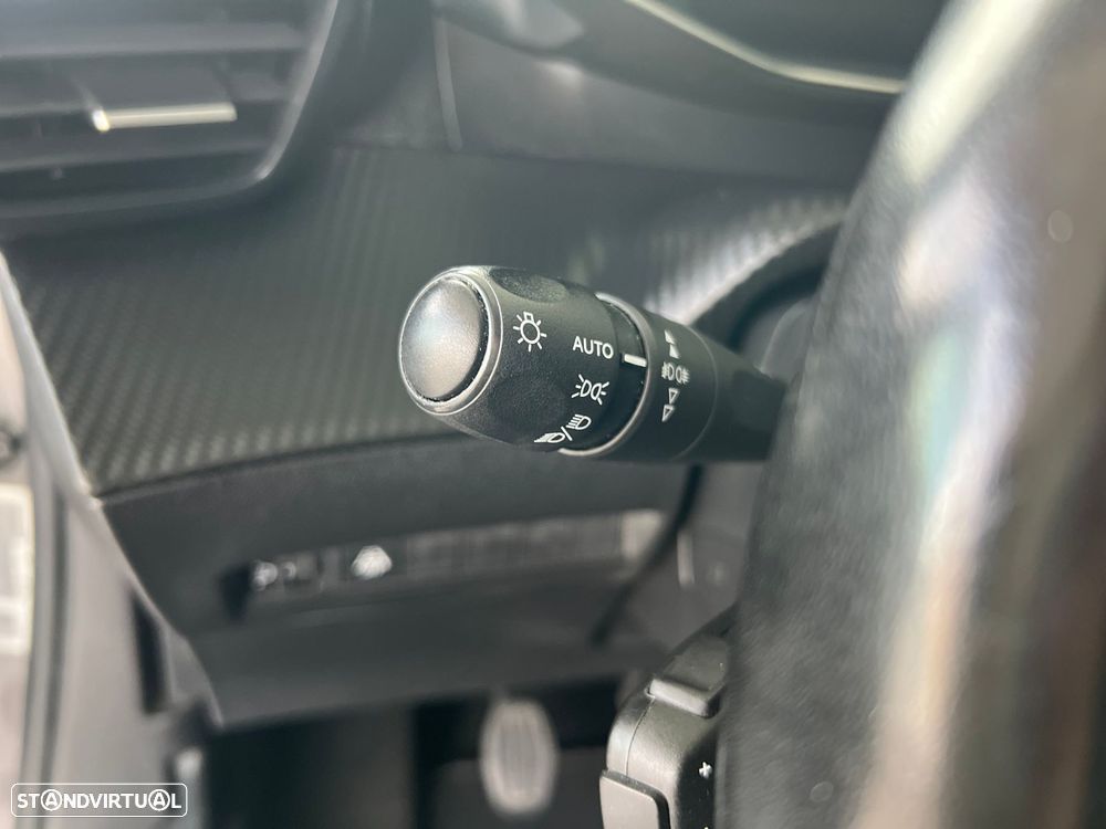 Peugeot 2008 1.5 BlueHDi Allure Pack - 15