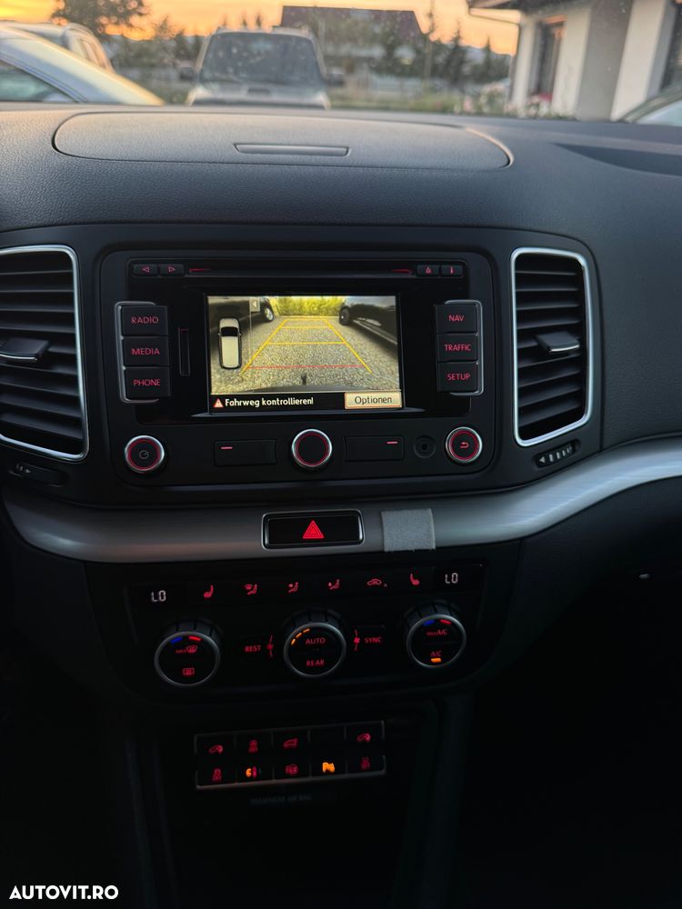 Volkswagen Sharan 2.0 TDI DSG BlueMotion Technology Highline - 16