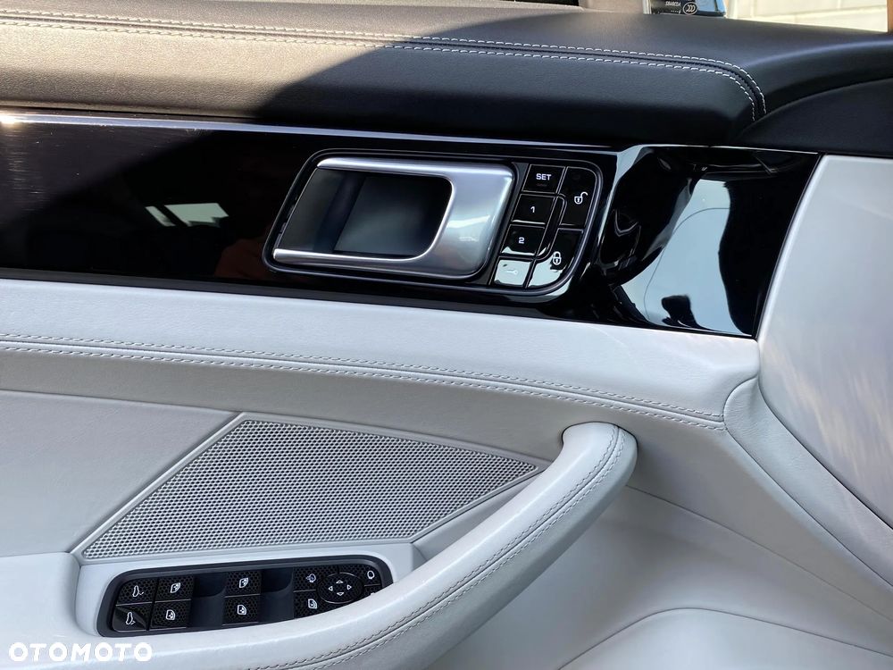 Porsche Panamera 4S Diesel - 38