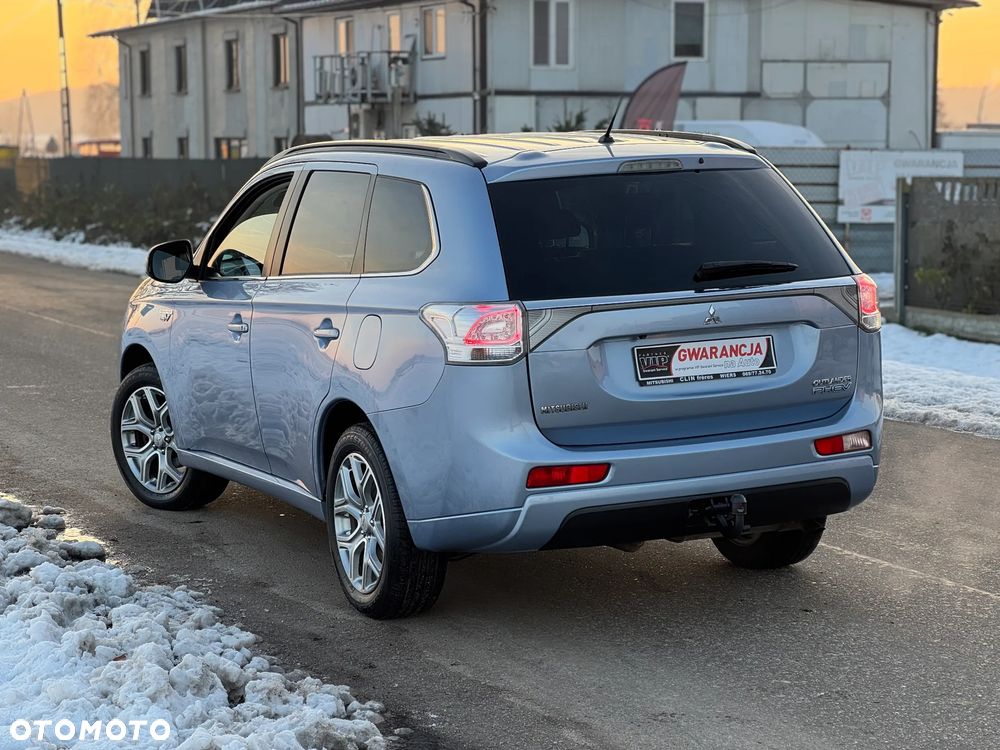 Mitsubishi Outlander 2.0 4WD Top - 16