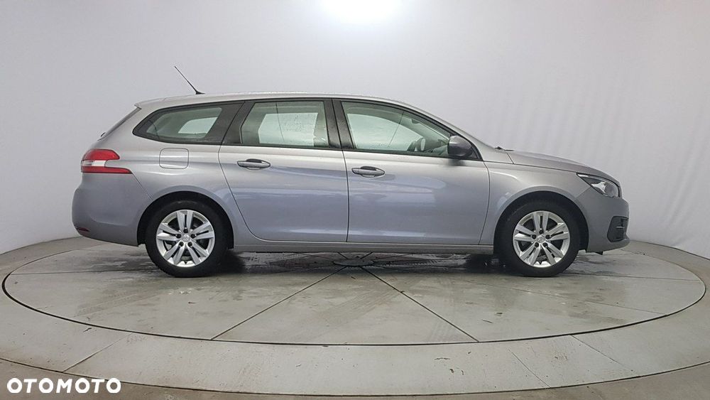 Peugeot 308 - 8