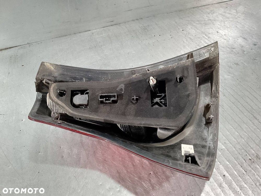 LAMPA TYLNA PRAWA DACIA SANDERO I 8200734824  62421002 HATCHBACK - 7
