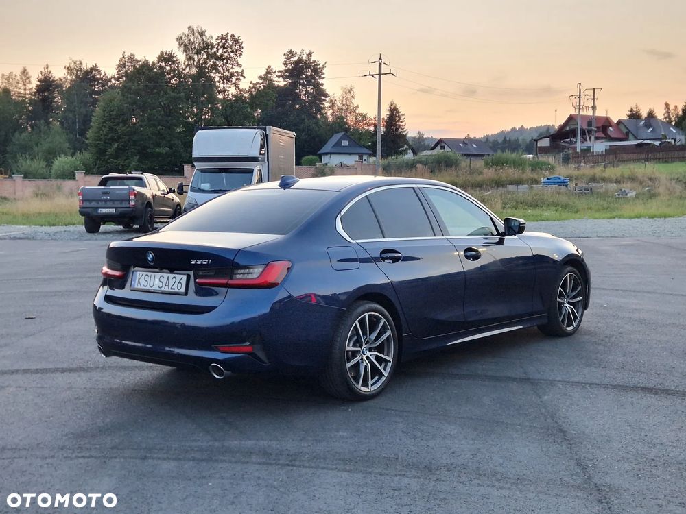 BMW Seria 3 330i Sport Line - 13