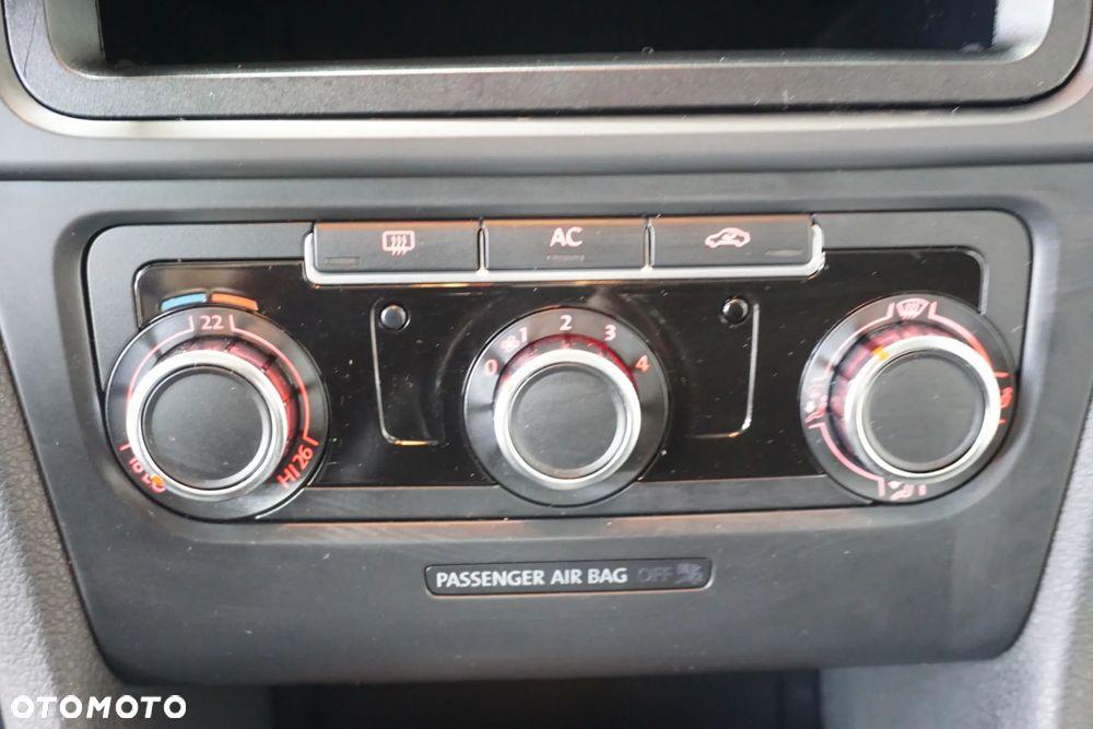 Volkswagen Golf 2.0 TDI DPF Comfortline - 29