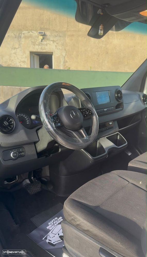 Mercedes-Benz Sprinter - 25