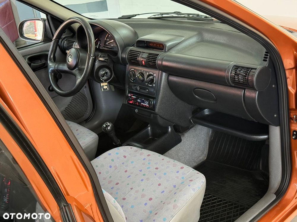 Opel Corsa - 16