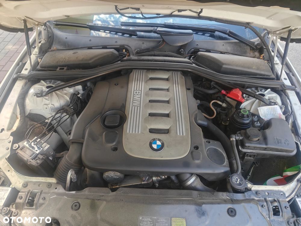 BMW Seria 5 525d xDrive - 25
