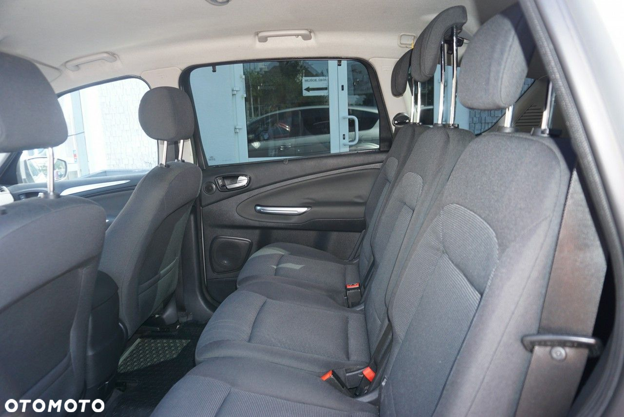 Ford S-Max - 12