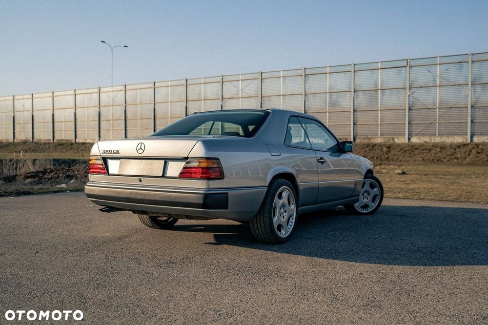 Mercedes-Benz Klasa E 320 - 7