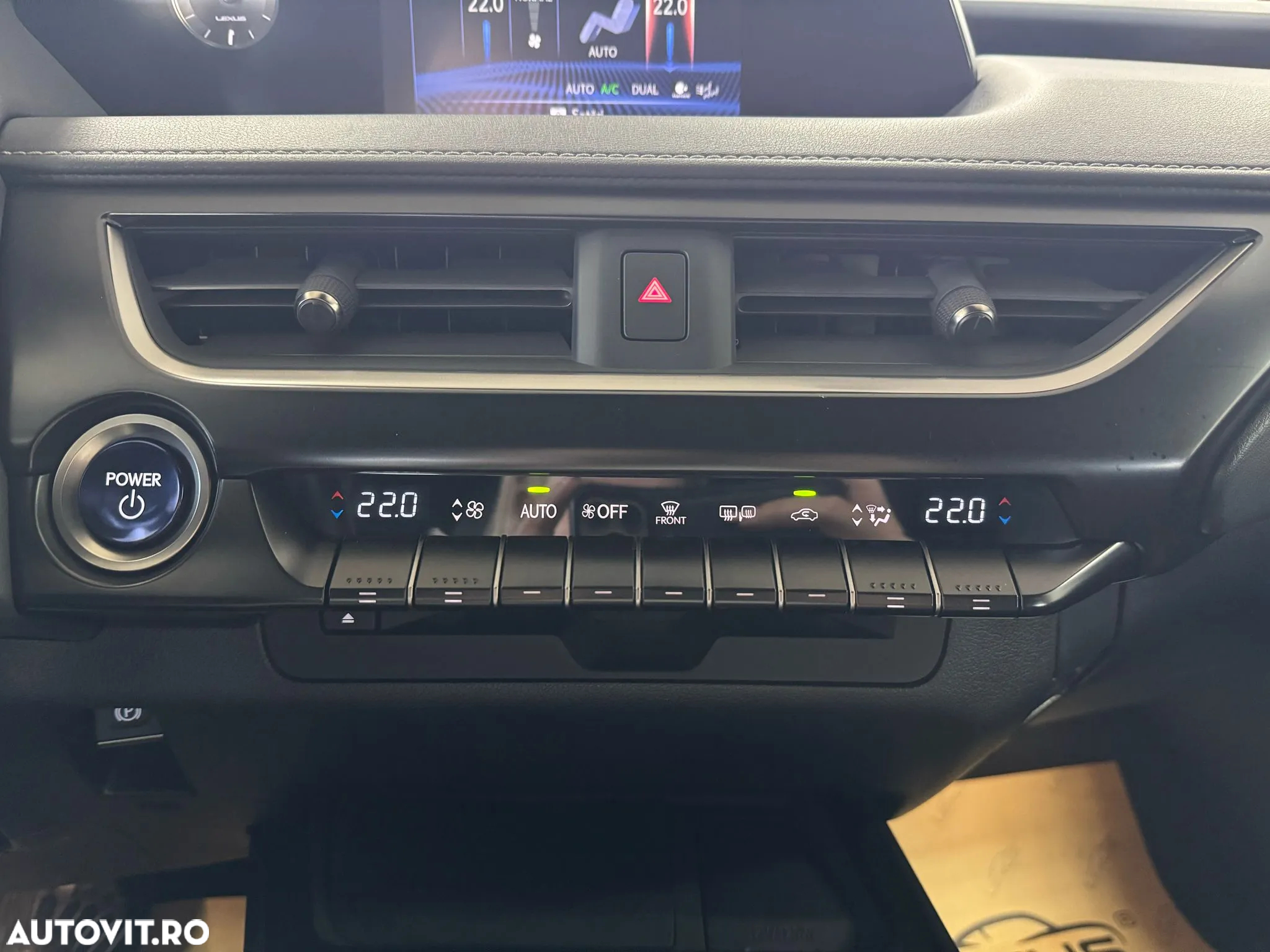 Lexus UX 250h 2.0L HEV 20H- (178 HP) 4X4 CVT F Sport - 34