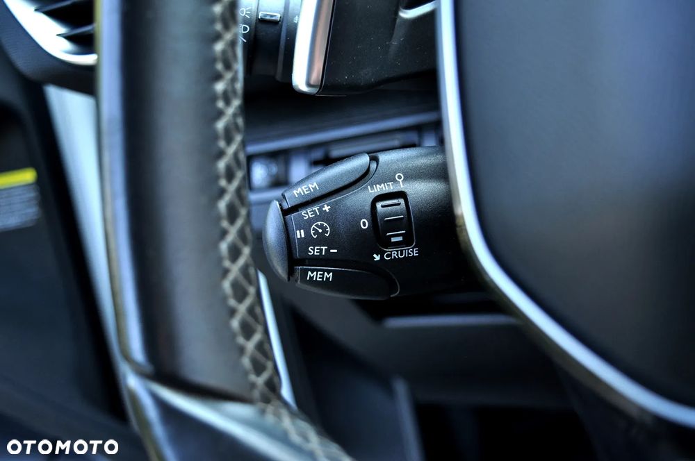 Peugeot 3008 1.2 PureTech Allure S&S EAT6 - 37