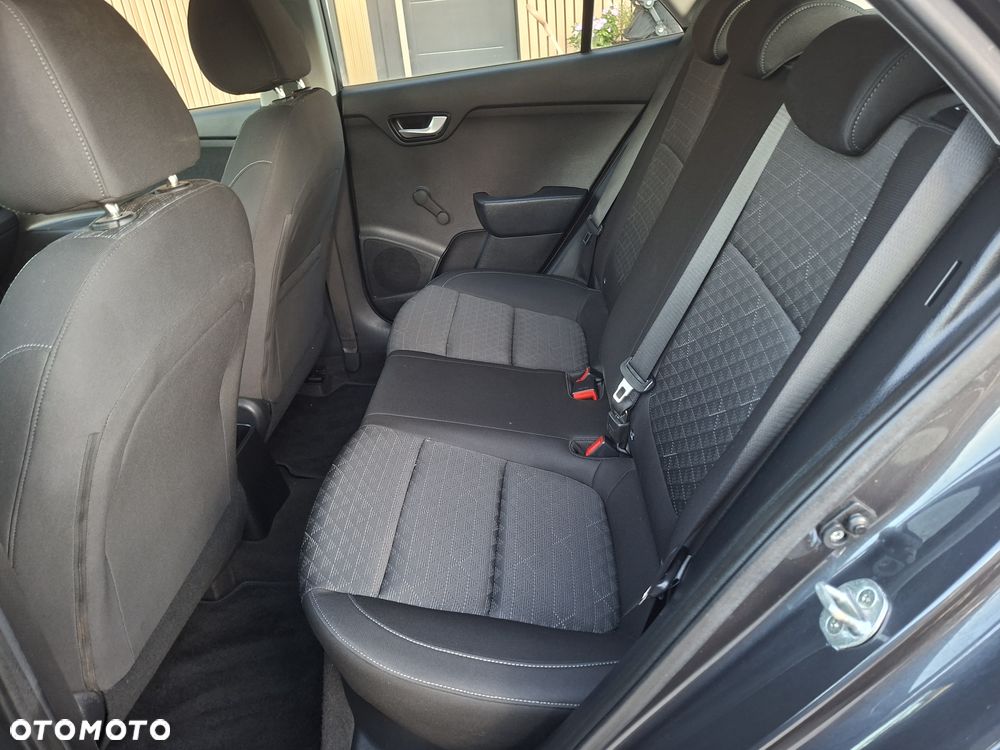Kia Rio - 8