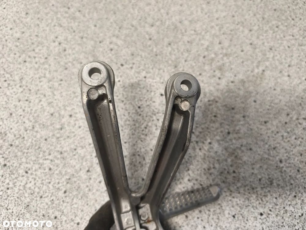 Set prawy tył, podnożek pasażera Honda CBR 900RR CBR900 RR CBR900RR CBR 900 RR - 9