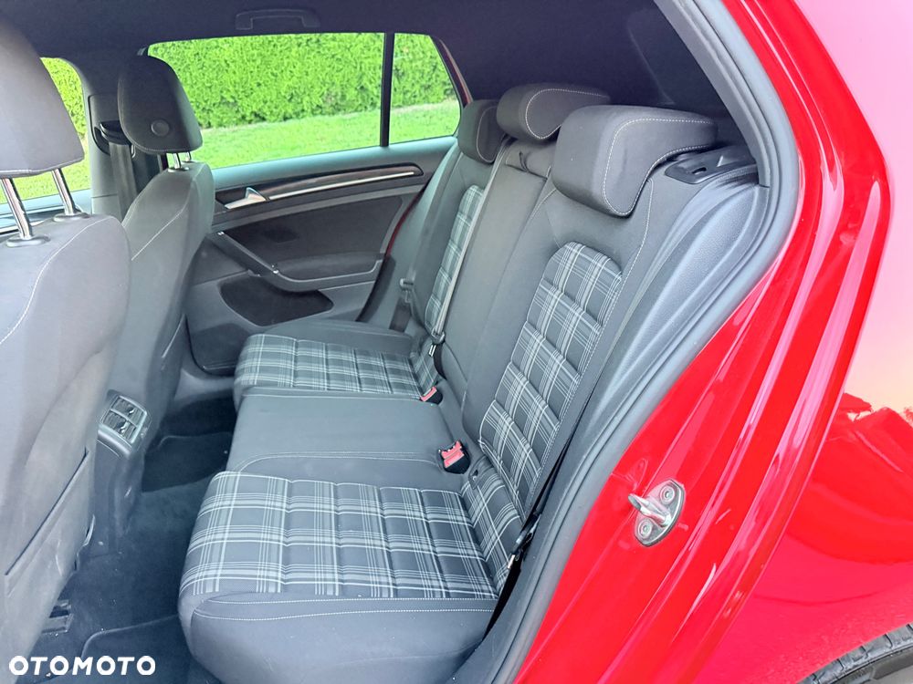 Volkswagen Golf - 5