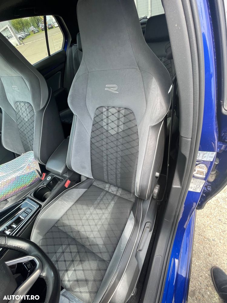 Volkswagen Golf - 10