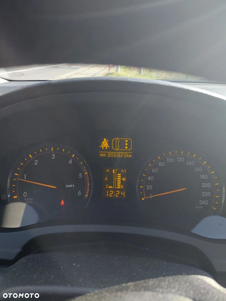 Toyota Avensis - 10