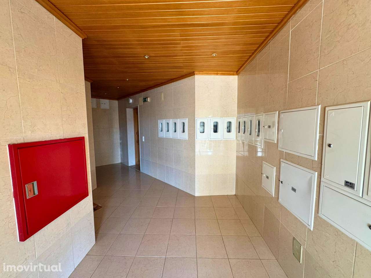 Apartamento T3 com Terraço, Arrecadação e Garagem - Grande imagem: 2/20