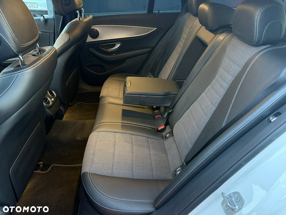 Mercedes-Benz Klasa E - 9