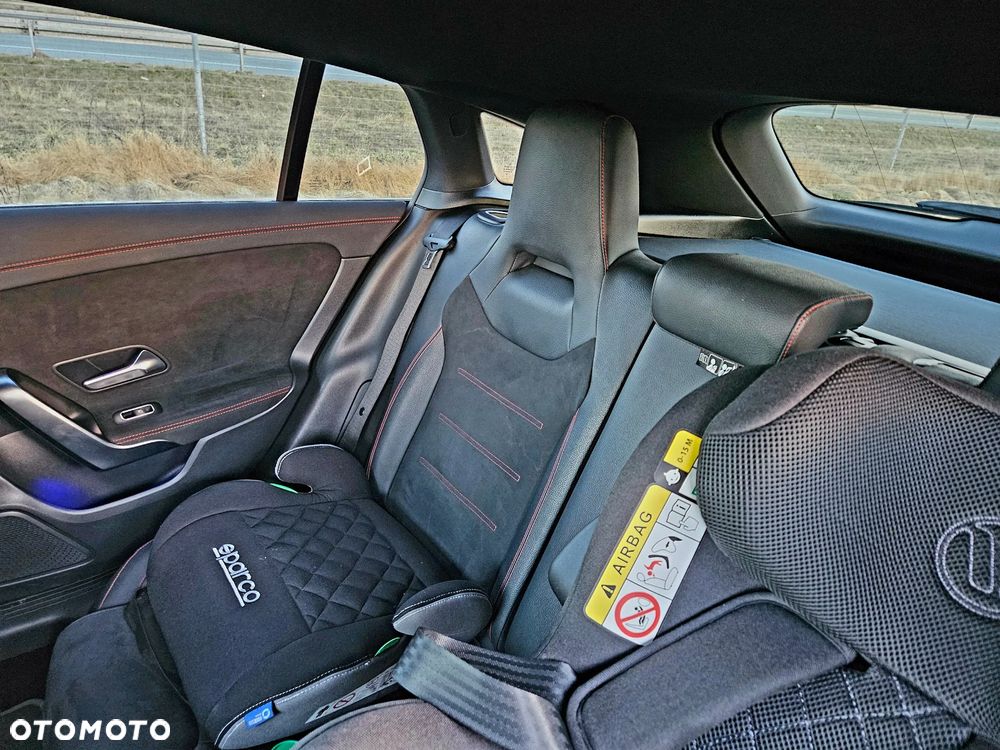 Mercedes-Benz CLA 250 e 8G-DCT AMG Line - 24