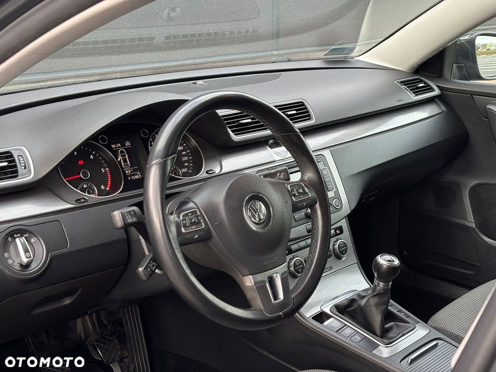 Volkswagen Passat 2.0 TDI Comfortline - 12