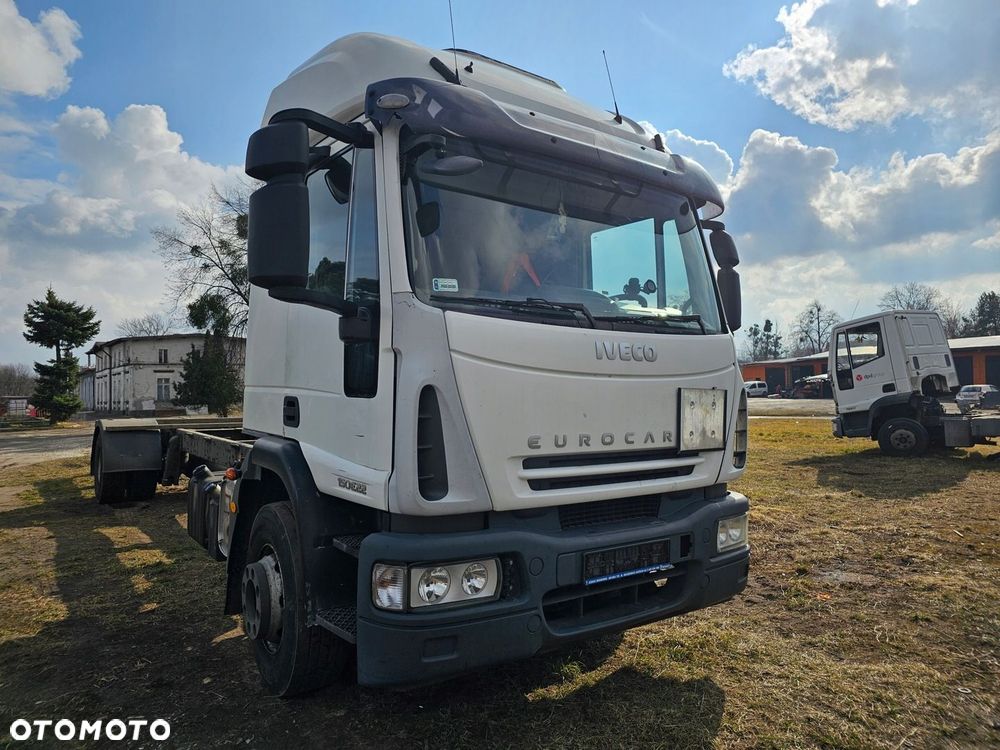 KABINA SYPIALNA KOKPIT KONSOLA WNĘTRZE IVECO EUROCARGO 2008 rok - 2