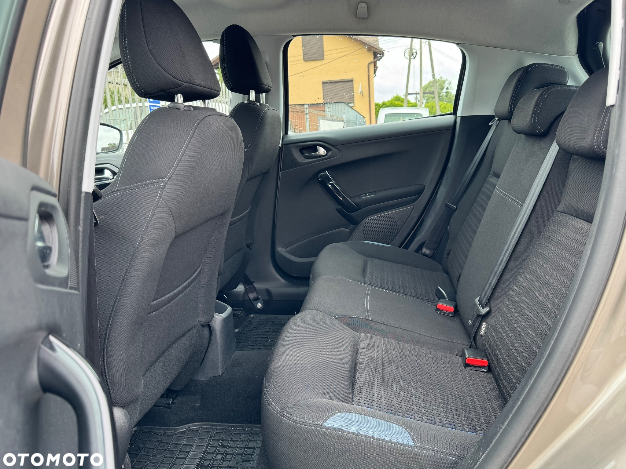 Peugeot 208 - 16