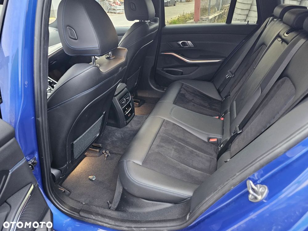 BMW Seria 3 320d xDrive Edition M Sport Shadow - 26