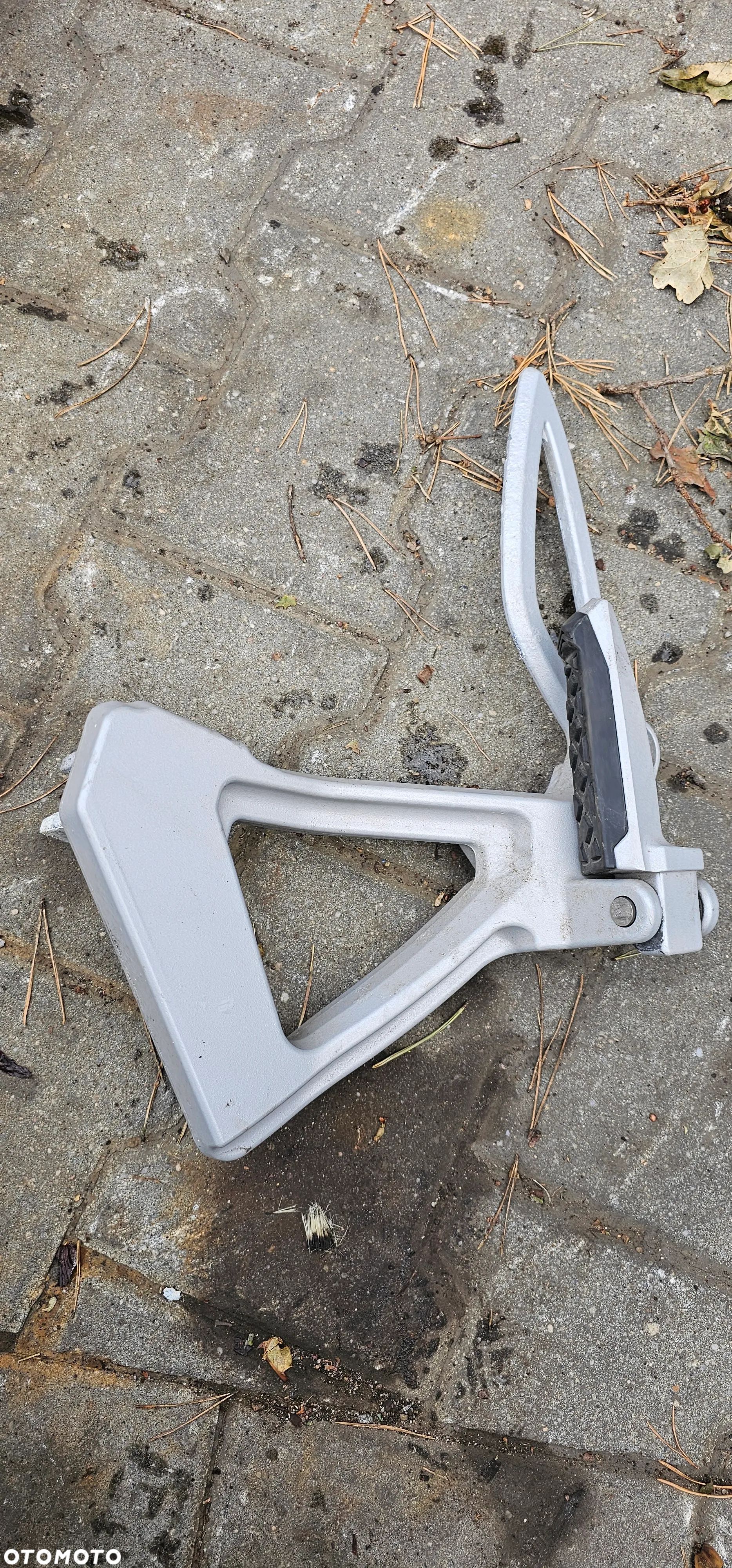 Podnóżek tylny tył stopka set Can Am Spyder RS Rotax 990 12r. 705002132 - 1