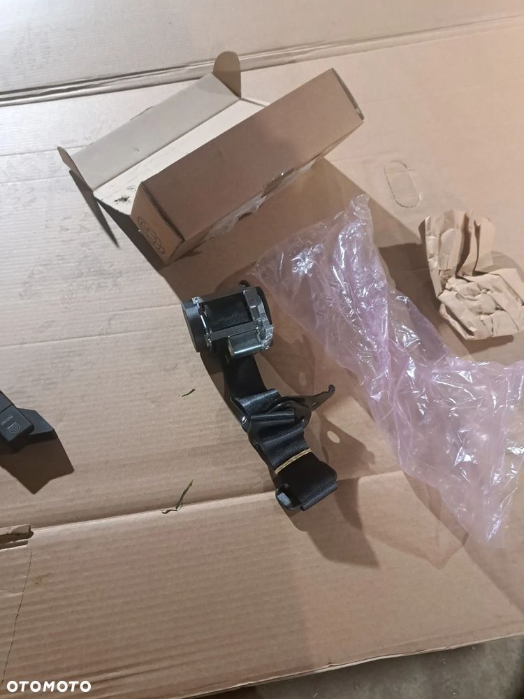 Pas bezpieczeństwa tył tylny Opel Vivaro A Renault Trafic II Nissan Primastar I 93859771 696531B 59771 pas bezpieczeństwa siedzeń tylnych 3 rząd - 1