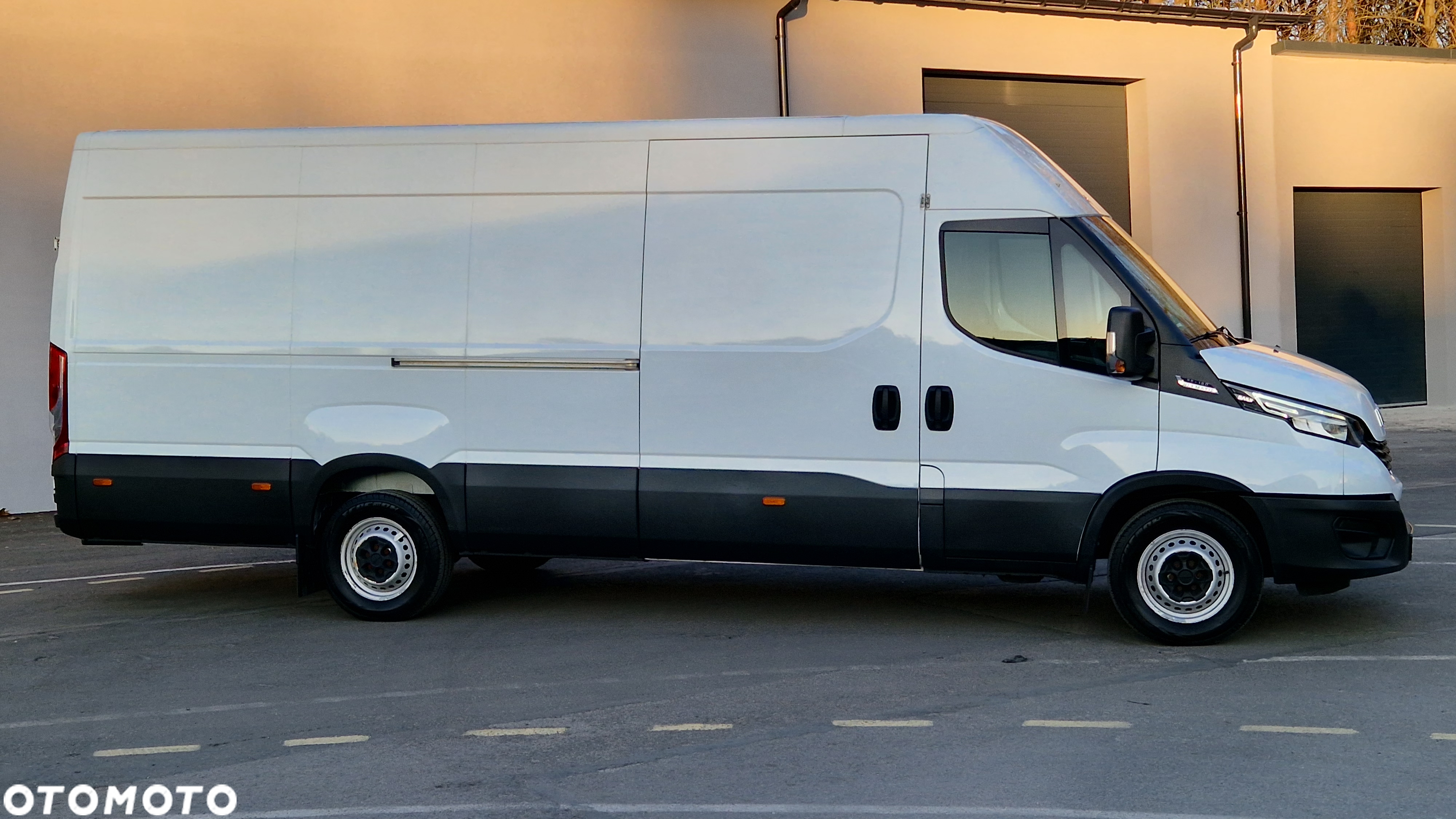 Iveco DAILY HIMATIC MAX L4H2 35S16 160KM FUL LEDYDAILY MAXI 35s16 Klimatronik Kamera AKTYWNY Tempomat NOWE OPONY - 7