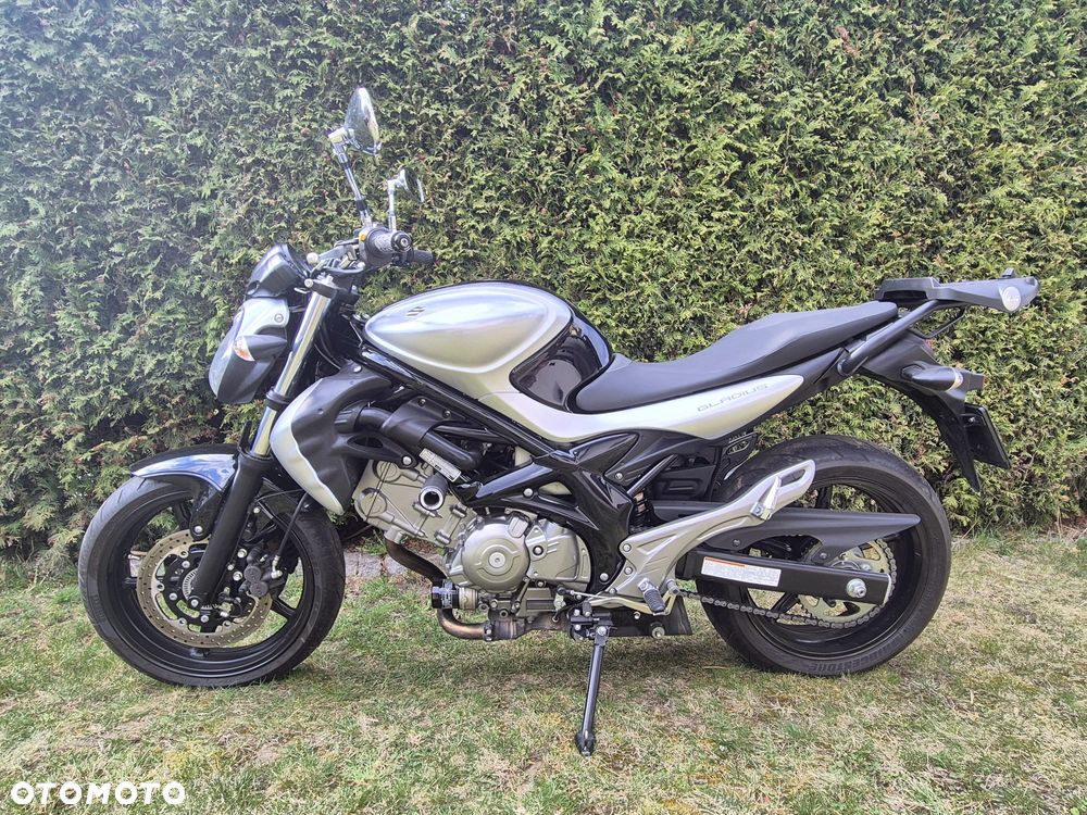 Suzuki Gladius - 3