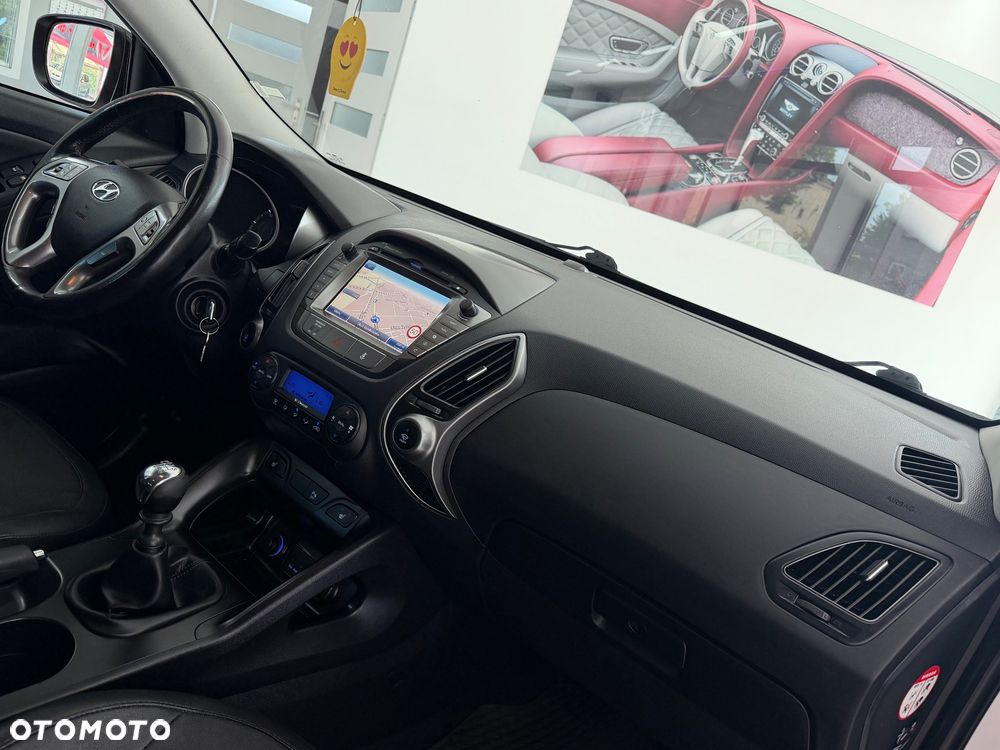 Hyundai ix35 1.7 CRDi 2WD blue Finale Gold - 23