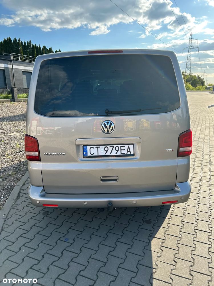 Volkswagen Multivan - 10