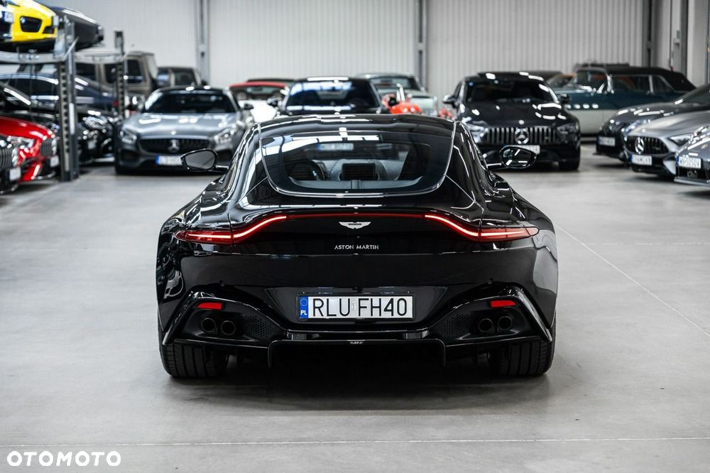 Aston Martin Vantage - 9
