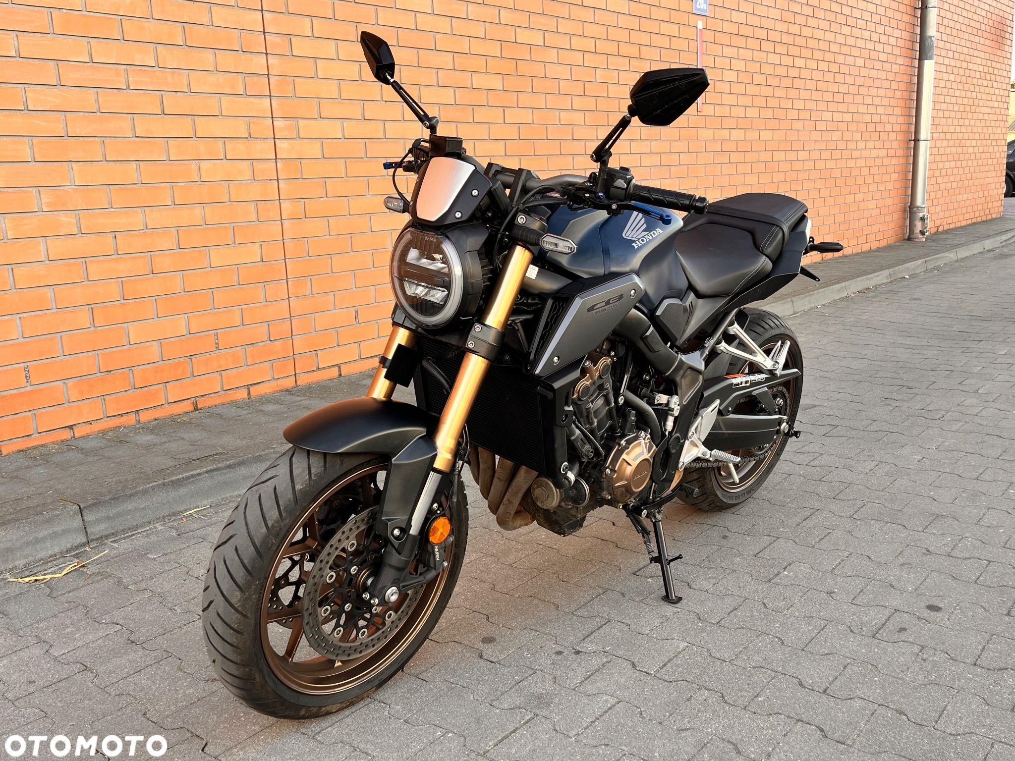 Honda CB - 1