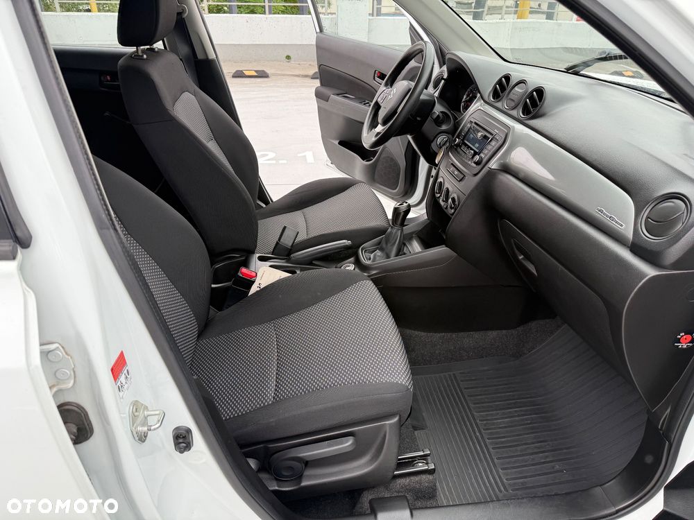 Suzuki Vitara 1.6 Comfort 4WD - 24