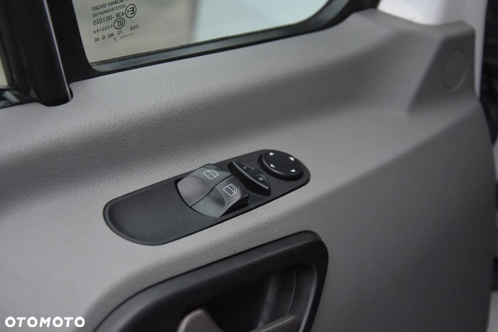 Mercedes-Benz Sprinter - 14