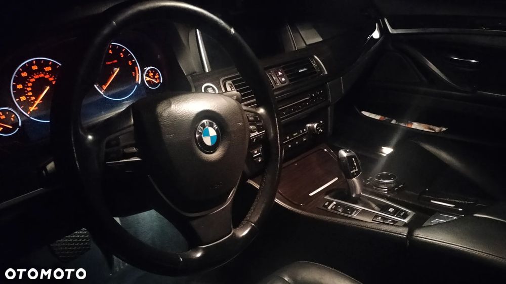 BMW Seria 5 528i xDrive Luxury Line - 8