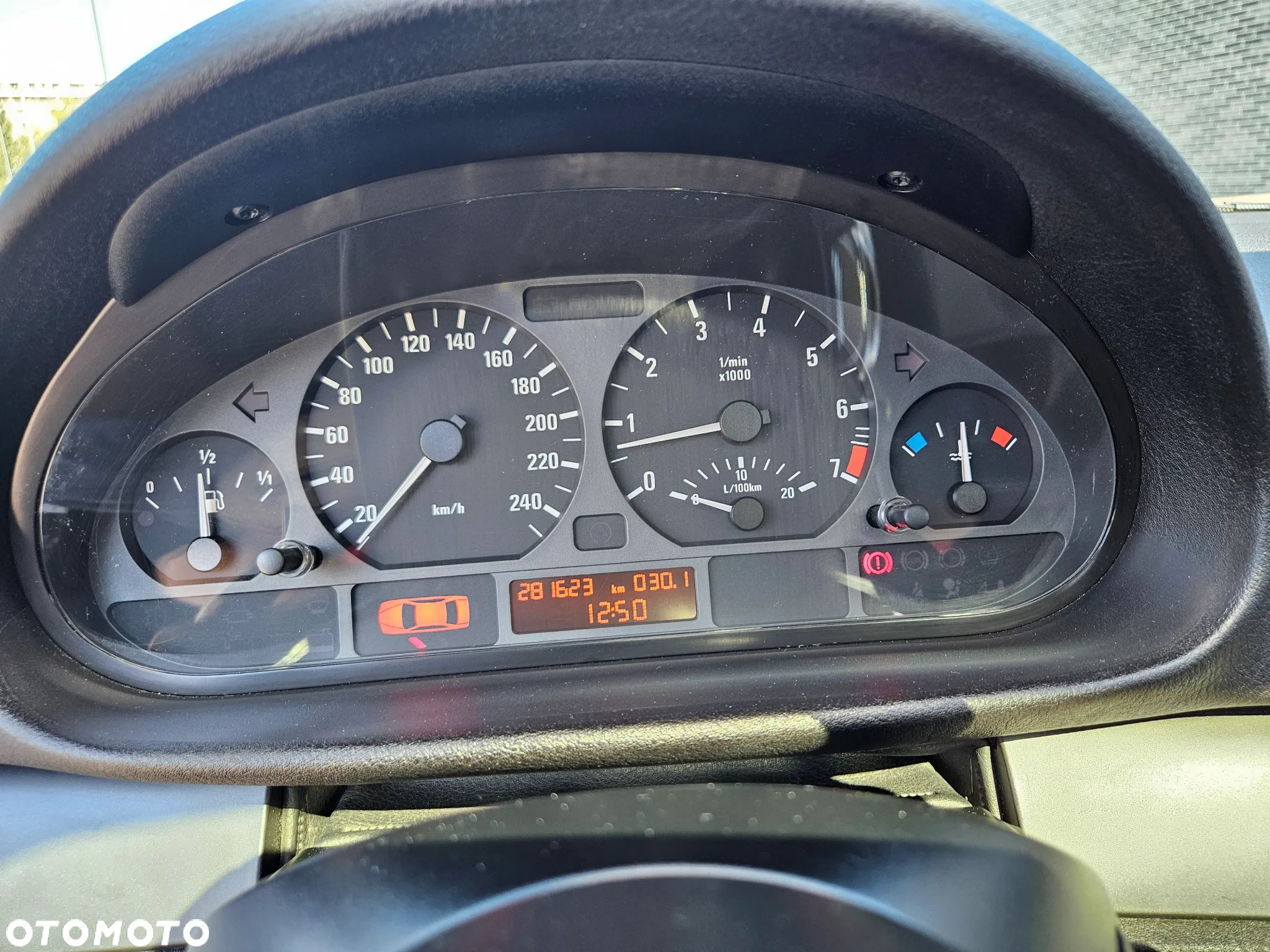 BMW Seria 3 318i Touring - 6