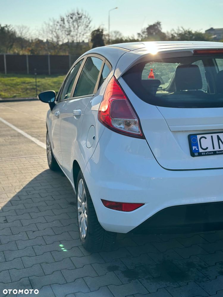 Ford Fiesta 1.4 Ghia - 8