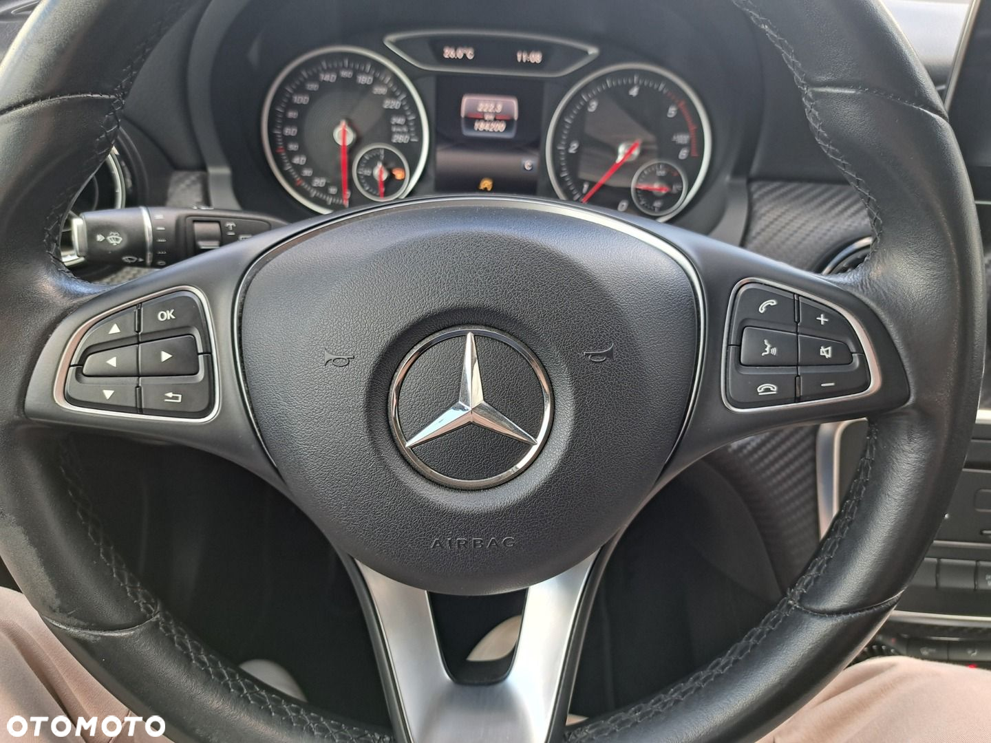 Mercedes-Benz GLA 180 d - 13