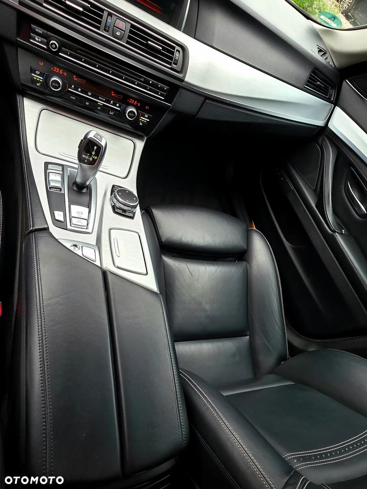 BMW Seria 5 525d Sport-Aut Luxury Line - 14