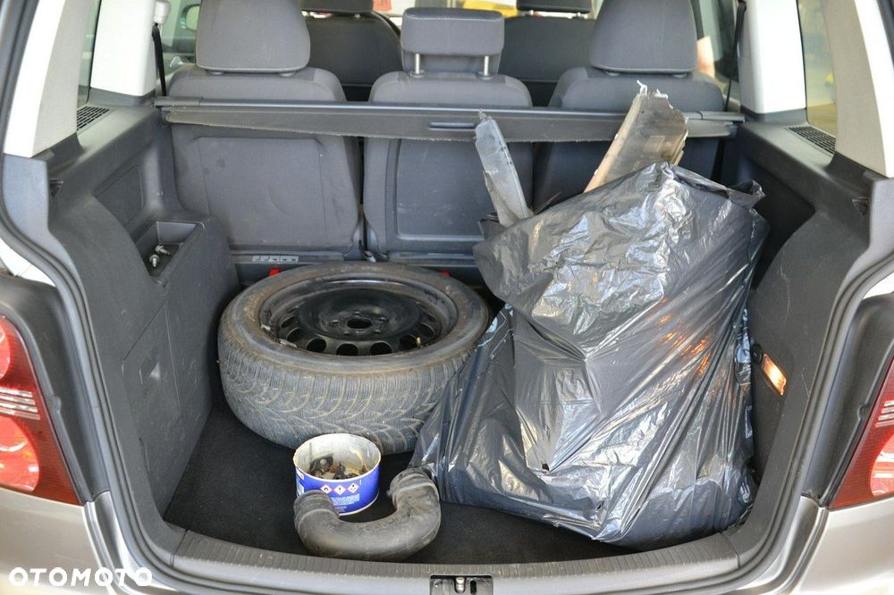Volkswagen Touran - 25