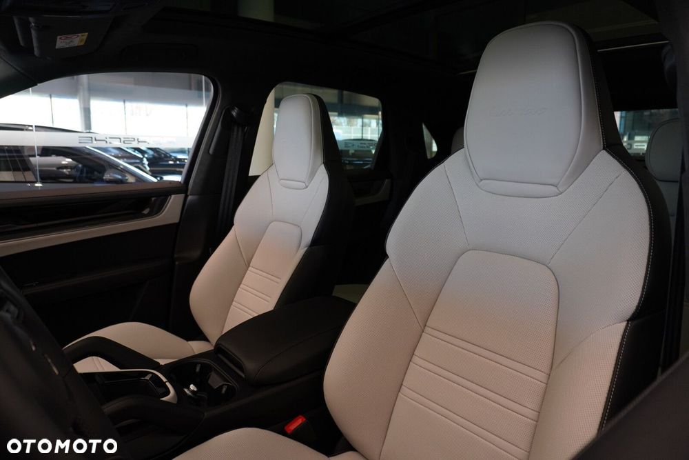 Porsche Cayenne - 21