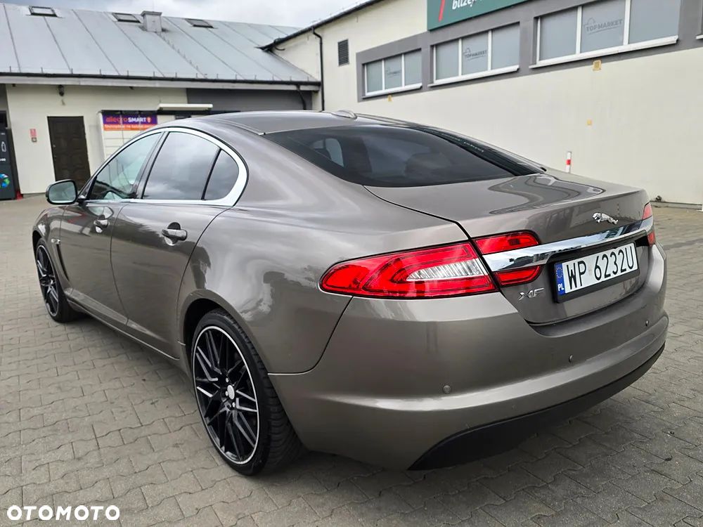 Jaguar XF 2.2 D Premium Luxury - 8