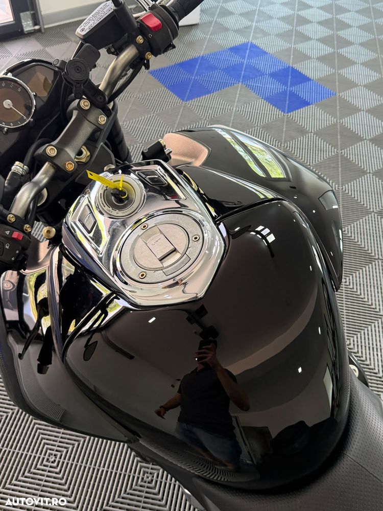 Suzuki GSX 1300 B-King - 6
