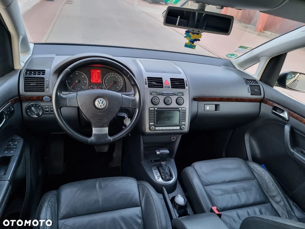 Volkswagen Touran 2.0 TDI DPF Highline DSG - 8
